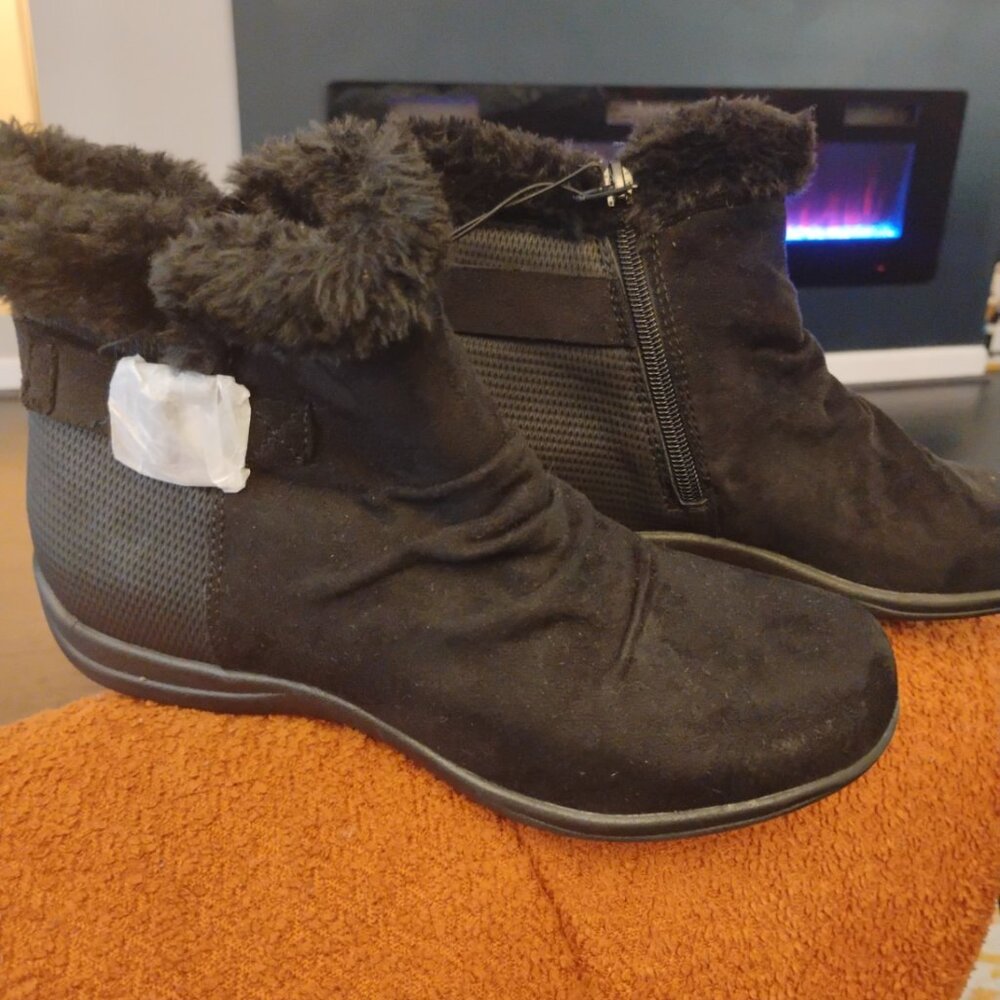 NWT Easy Spirit Flex Step Black Faux Fur Lined Ankle Boots Women’s 6.5 - Picture 2 of 6